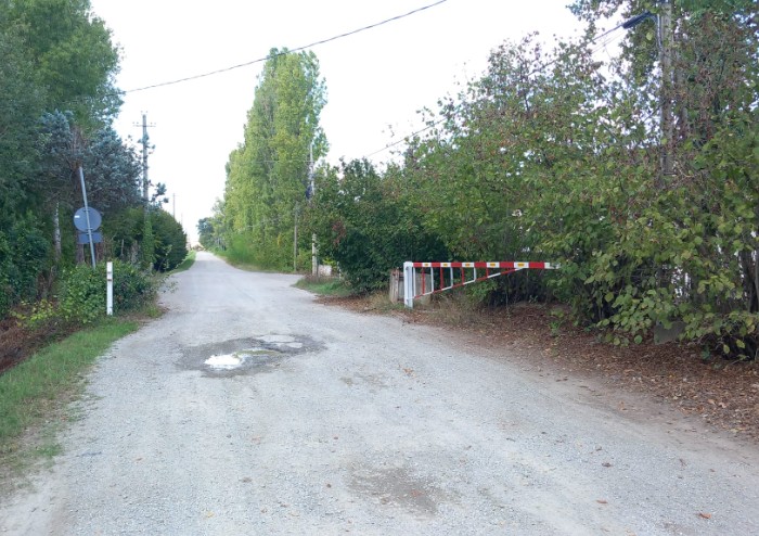 Modena, l'area dell'ex cava di San Damaso trasformata in discarica a cielo aperto