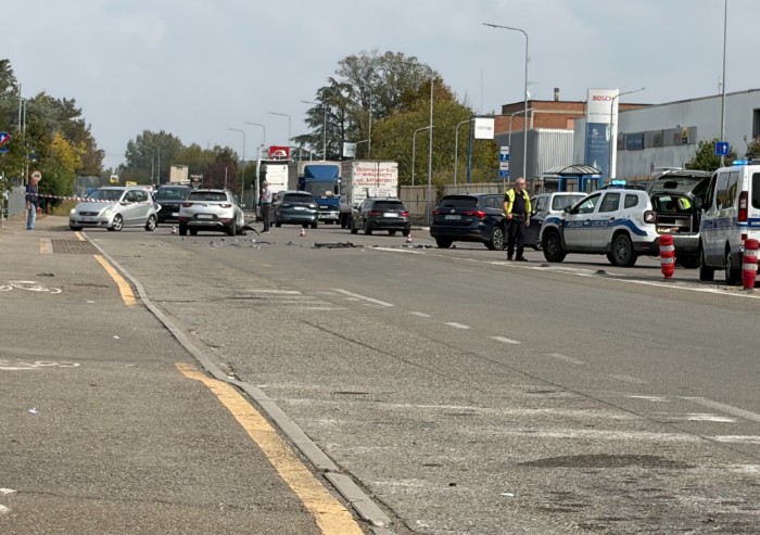 Modena, violento incidente in via Nonantolana. Ancora uno schianto all'incrocio con via Cuba: quando si interverrà?