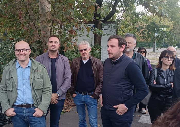Modena, al corteo 'Giù le mani dal Policlinico' opposizioni unite: il senatore Barcaiuolo grande assente