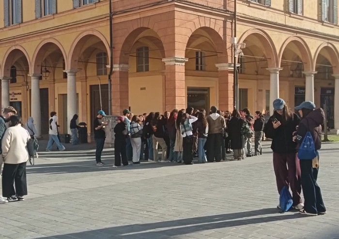 Manifestazioni e cortei di giovani in tutta Italia, ma a Modena la piazza è deserta